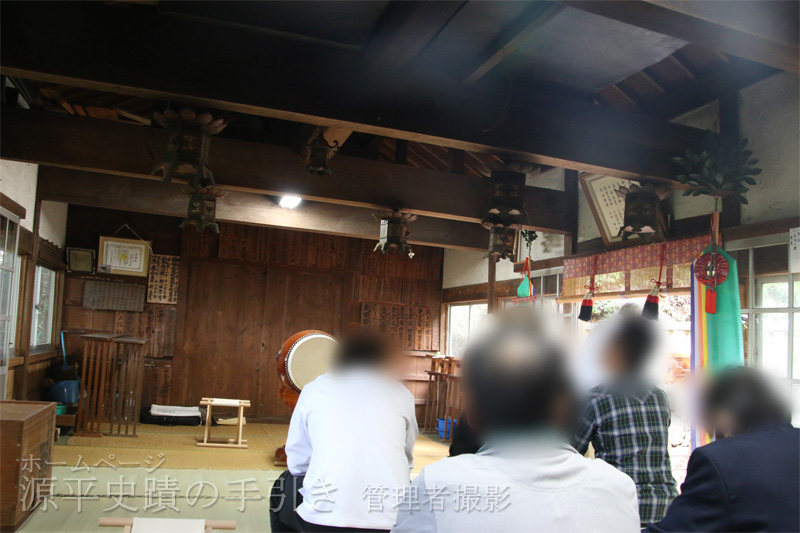 拝殿内